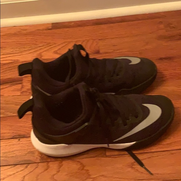 Nikes - Picture 3 of 4